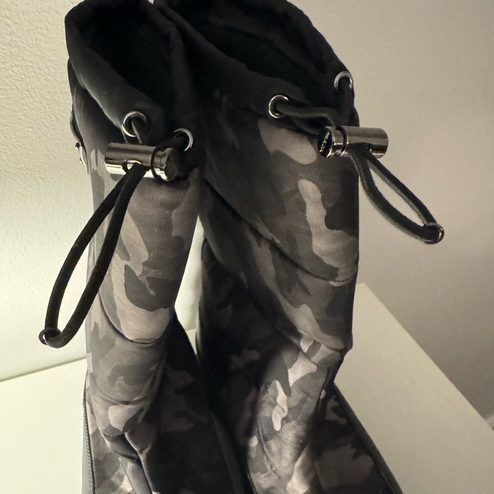 Prada Camouflage Boots - AUTHENTIC - Picture 8 of 9